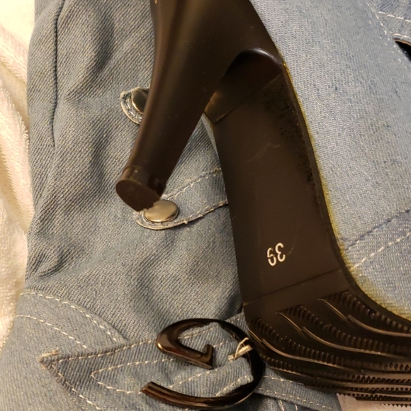 Boots - Picture 6 of 6